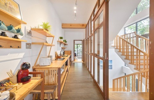 Cam Thanh House | Vesta Gallery Villa above bookstore