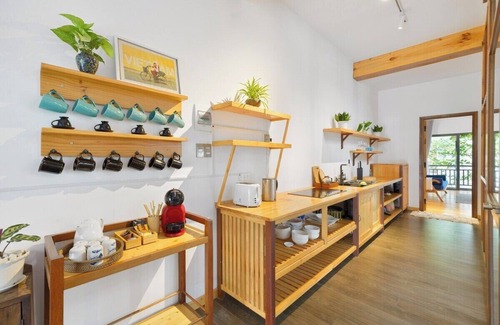 Cam Thanh House | Vesta Gallery Villa above bookstore