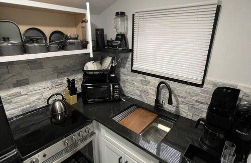 Clarksville Apartment | Veteran Stay 2 miles to post/food/shops/parks