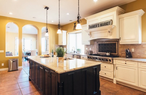 Temecula Villa | Via del Sur by AvantStay | Private Spanish Villa w/Views | Walk to Wineries!