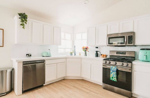 Desert Hot Springs House | Via Vista · NEW Inst@grammable Unique Resort-style Heated Pool