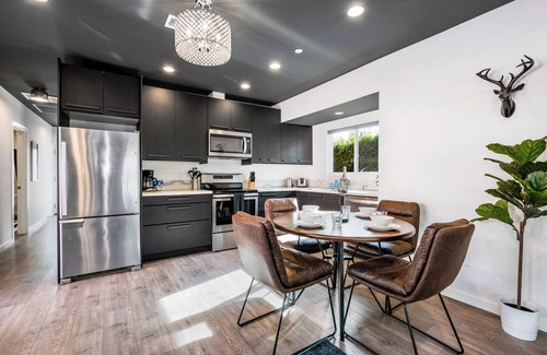 Hollywood Hotel | Vibey 2BDR in Prime Hollywood | Steps to Attractions | Rock n Roll by AvantStay