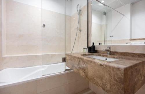Al Barsha 1 Apartment | Vibrant 1-Bedroom Apartment perfect for 2 in Al Barsha