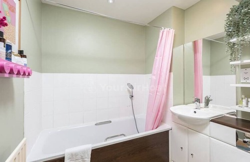 Shooters Hill Apartment | Vibrant 1BR flat in Greenwich
