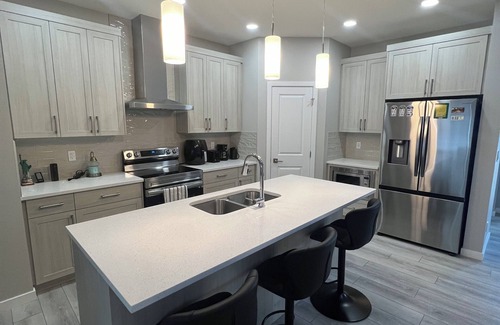 Southeast Calgary House | Vibrant 3 Bedroom House