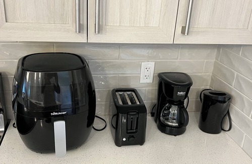 Southeast Calgary House | Vibrant 3 Bedroom House