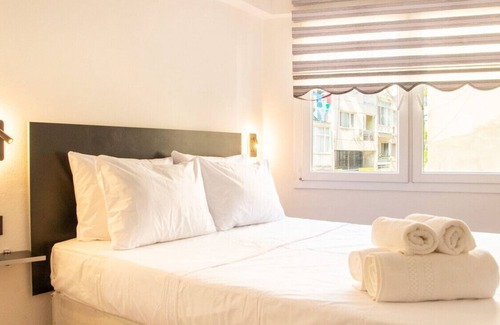 Old Town Apartment | Vibrant and Central Flat near Kordon in Alsancak