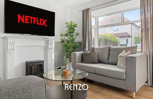 Chilwell Apartment | Vibrant and Cosy 3-Bed Home in Nottingham by Renzo, Perfect for Contractors, Free Parking!