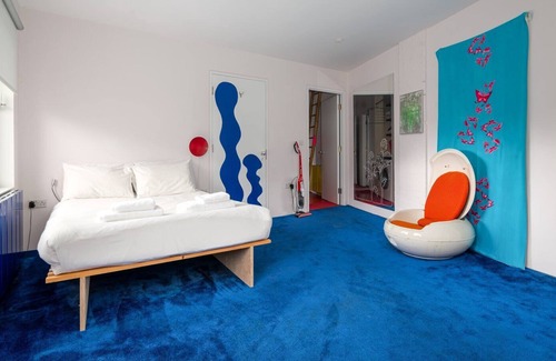 Haggerston Apartment | Vibrant Home near Broadway Market