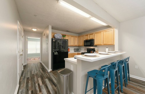 Auburn Condo | Vibrant Living Near Auburn University l 4BR 4BA