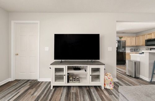 Auburn Condo | Vibrant Living Near Auburn University l 4BR 4BA