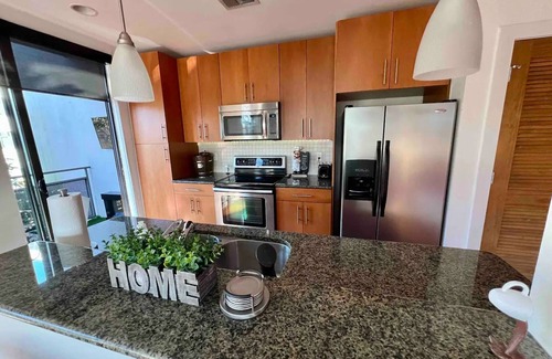 Lindbergh Apartment | Vibrant & Luxurious City Getaway