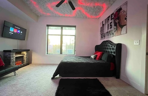 Lindbergh Apartment | Vibrant & Luxurious City Getaway