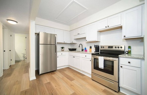 Southpoint House | Vibrant Stay Near Museums and Beaches