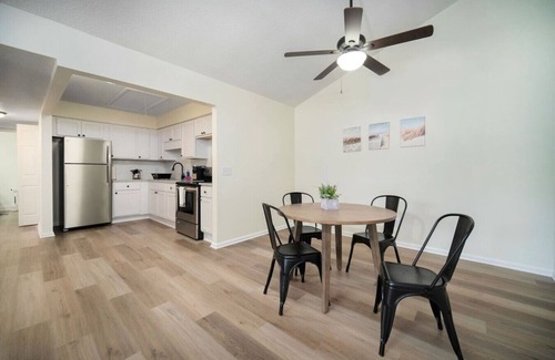 Southpoint House | Vibrant Stay Near Museums and Beaches