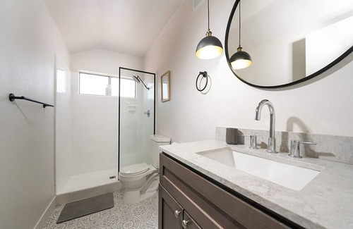 Midway City House | Vibrant Vacation Home - Orange County - Disneyland