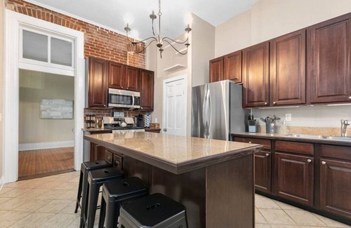 Benton Park House | Victor · Elegant 3 Story Historic Rmdl *Sleeps 18* - Pets