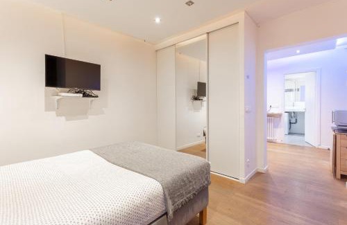 Porte-Dauphine Apartment | Victor Hugo Flat