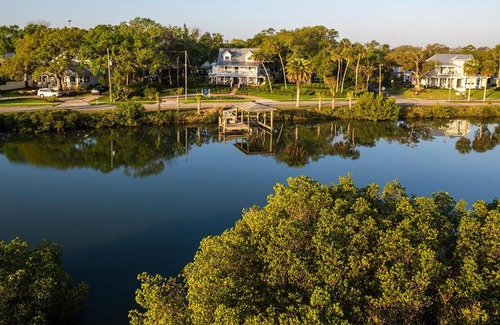 Historic District Bed & Breakfast | Victoria 1883