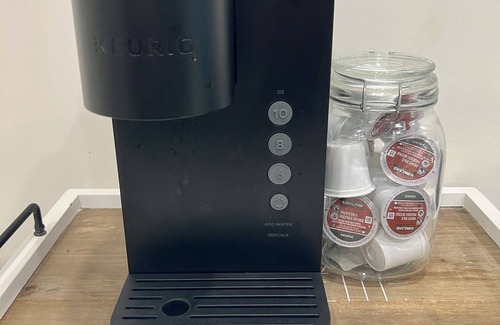 Niagara Falls House | Victoria Family Vacation Home - 7 Seats HotTub - CLOSEST To The Falls