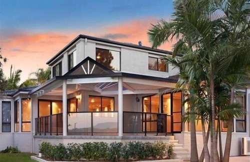 Bonnells Bay House | Victoria Lakeside House