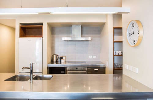Wellington CBD Apartment | Victoria View - 3 bed including car parking, next to Takina and opposite Te Papa