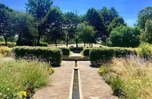 Victoria Apartment | Victorian 1BR Flat, Hidden Gem in Vibrant Hackney