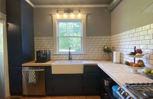 Bohannon House | Victorian Farmhouse w/private waterfront & pier at the mouth of Mobjack Bay