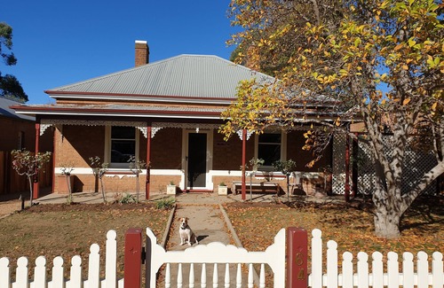 Orange House | Victorian Home in Heart of Orange - Pet Friendly