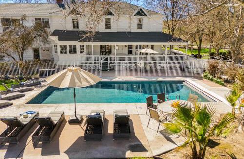 Paso Robles House | Victorian Manor In Paso Robles Wine Country Pool Hot Tub Firepit Tennis Court Sleeps 28