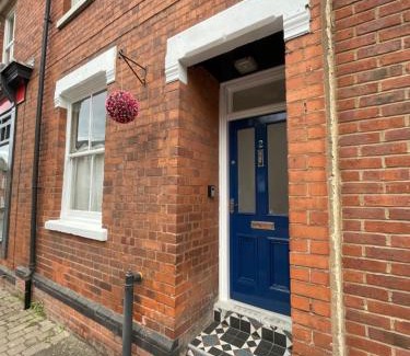 Newent House | Victorian red-brick home in picturesque market town