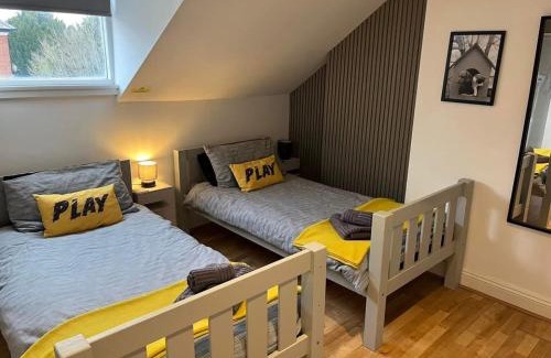 Newent House | Victorian red-brick home in picturesque market town