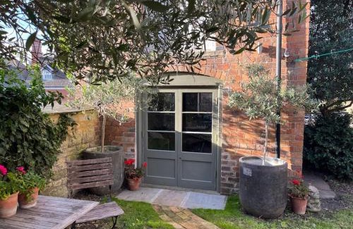 Stamford Apartment | Victorian Red Brick Barn in the Heart of Stamford
