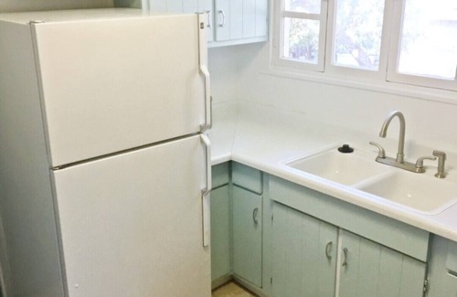 Prescott Cottage | Victorian Suites ~ The Perfect Location with all the Comforts of Home