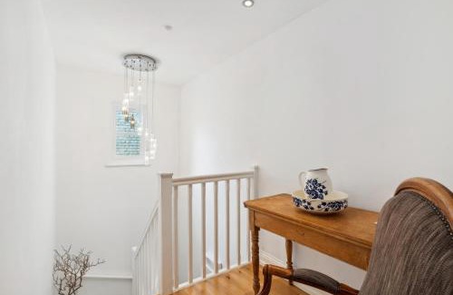 Hove Apartment | Victorian Villa Apartment - Hosted by StaySejour - Free parking