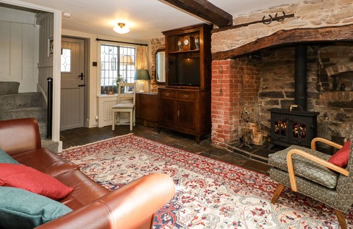 Ludlow Cottage | VICTORY COTTAGE, pet friendly, with open fire in Ludlow