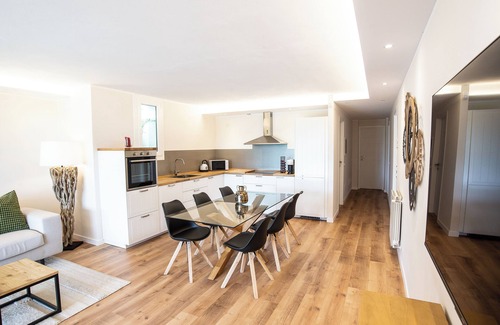 Padenghe sul Garda Villa | VICTORY GARDA RELAIS 3-bedroom villa in fabulous Soiano with pool, Jacuzzi, WiFi