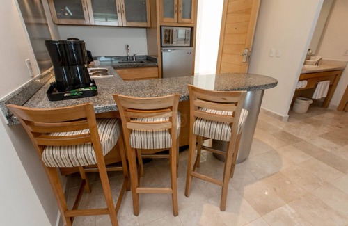 Granjas del Marques Condo | Vidanta Grand Mayan 2 BR 2 BA Suite With Kitchen Sleeps 8 - Acapulco