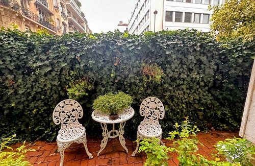 16th Arrondissement Apartment | Vie de Paris, Gracious Paris apartment near Trocadero. Perfect for the Olympics