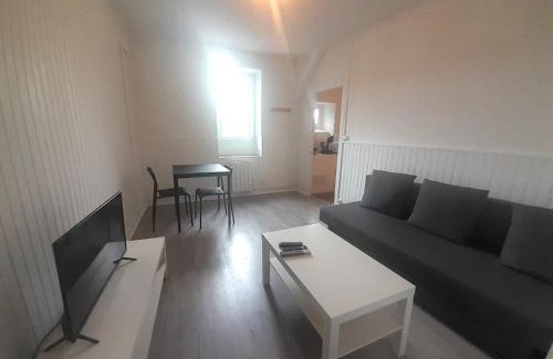 Vierzon Apartment | Vierzon 5 bel apart-1chb-4pers-wifi-gare