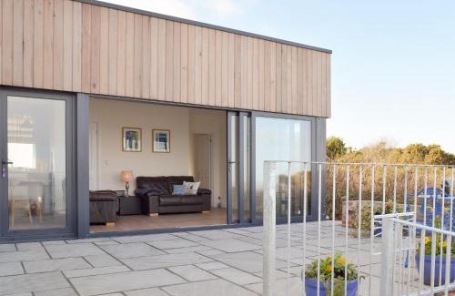 Goodwick House | View At The Peak