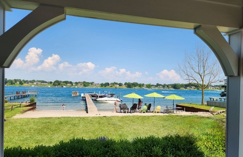 St. Clair Apartment | View freighters on the St. Clair River!