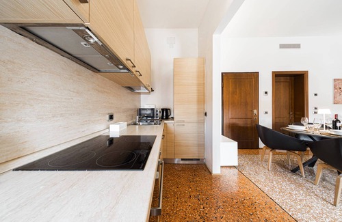 Historic Center Apartment | View of Piazza Maggiore - Arcadian By ImmoBo - Bologna Center