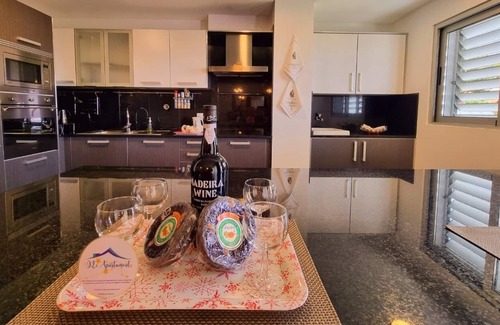 Sao Pedro Apartment | View of the sea and the city enjoying the sunrise and sunset in one place.