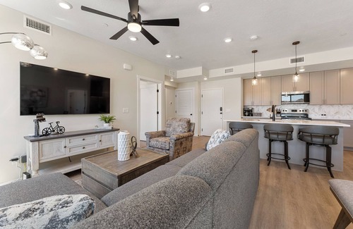 St. George Condo | View to Renew: Desert Color Lagoon + Beaches