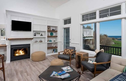 York Beach House | ViewPoint - 2BR Poolside Townhouse Suite 101