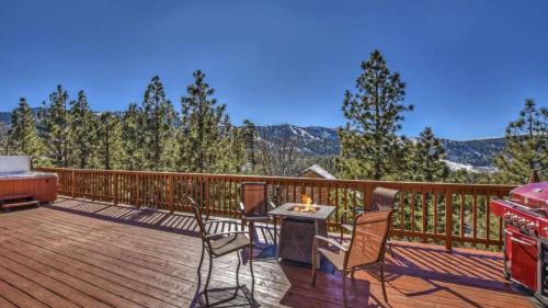 Upper Moonridge House | Views at Wolf Lodge by AvantStay Magnificent Views w Hot Tub Sauna