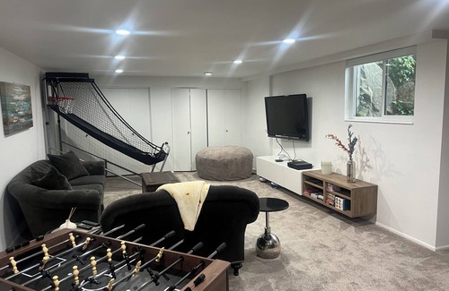 Capitol Hill House | VIEWS! Home overlooking downtown Salt Lake City. 2 bedrooms, 5 minutes from SLC