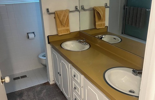 Capitol Hill House | VIEWS! Home overlooking downtown Salt Lake City. 2 bedrooms, 5 minutes from SLC