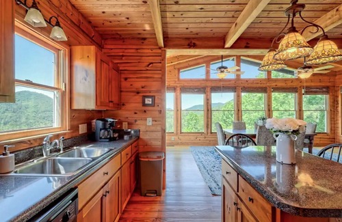 Clayton Cabin | VIEWS! Mountain Sunsets & Stars! - The Green Cabin